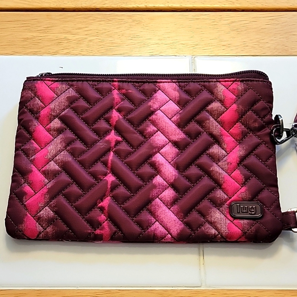 Lug wallet/wristlet